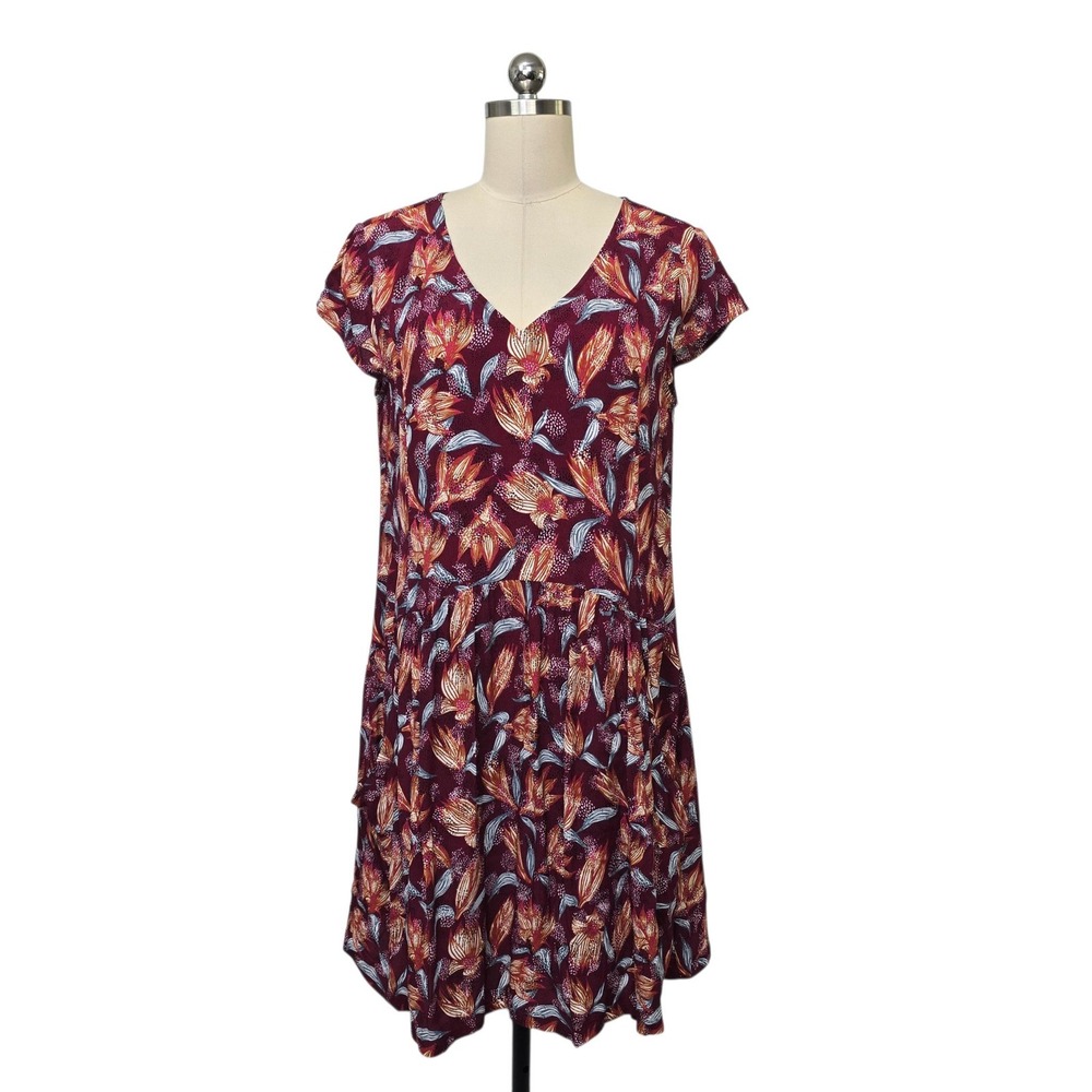 Garnet Hill Burgundy Floral V-Neck Tiered Viscose Dress Size 6 Short Sleeve